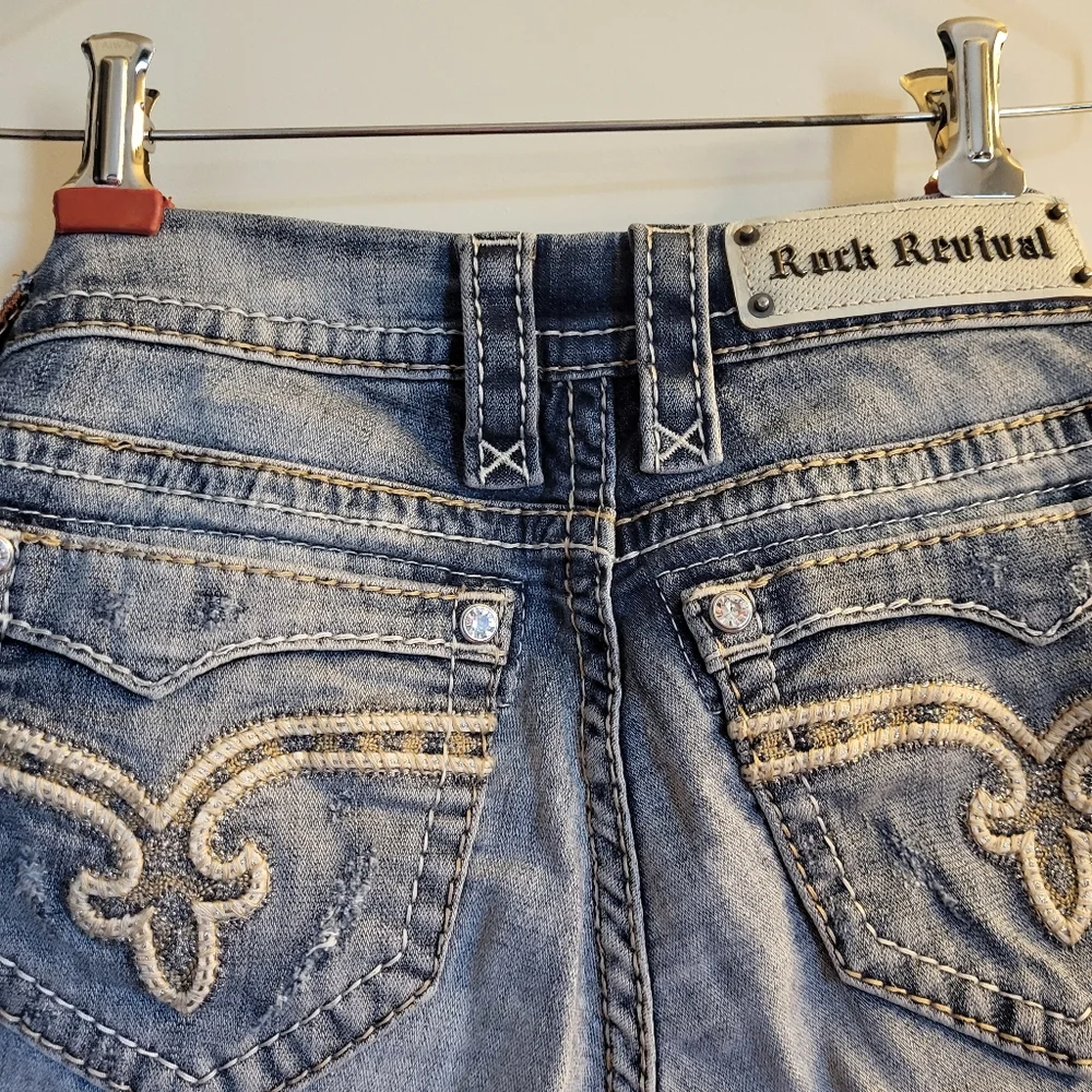 Rock Revival Women's Capri Vivian Crop Jeans Rhinestone Size 25